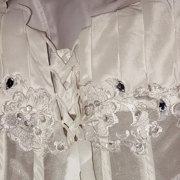 Floral wedding dress. - Picture 13 of 16